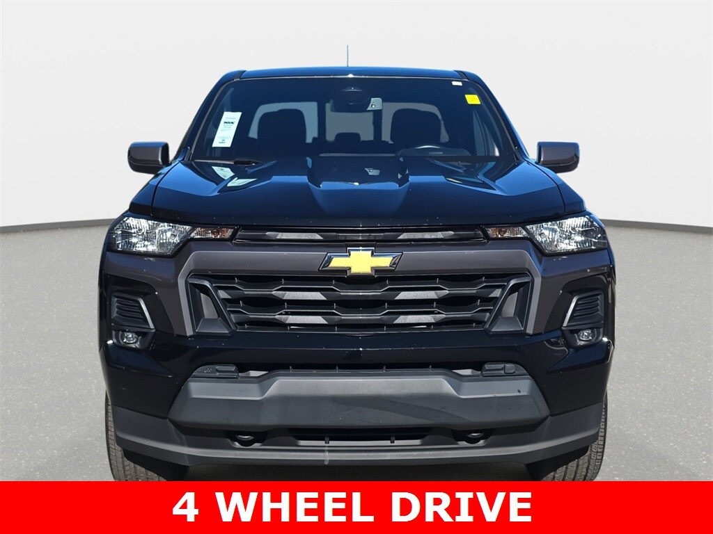 2023 Chevrolet Colorado LT photo 2