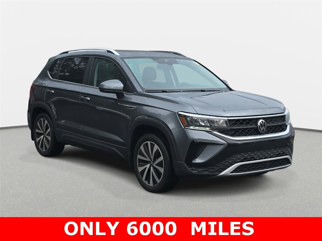 2023 Volkswagen Taos SE photo 3