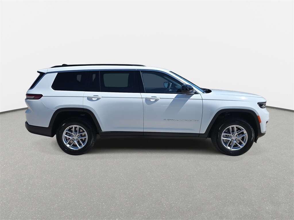 2025 Jeep Grand Cherokee Laredo photo 4