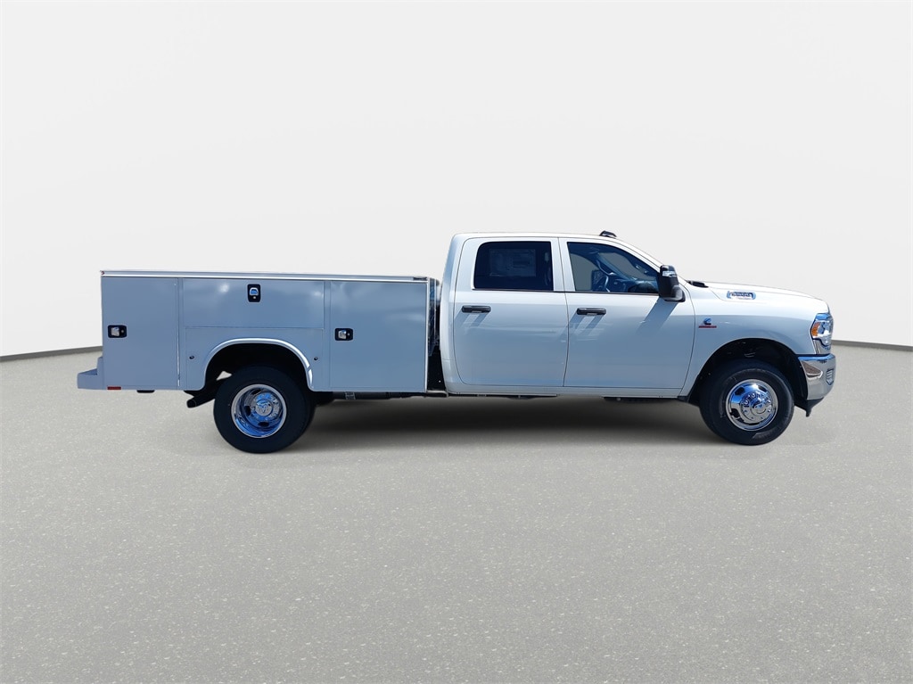 New 2024 Ram 3500 Chassis Cab 3500 TRADESMAN CREW CAB CHASSIS 4X4 60' CA Pickup