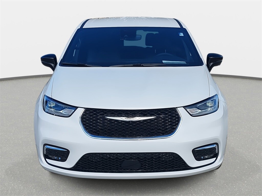 2025 Chrysler Pacifica photo 2