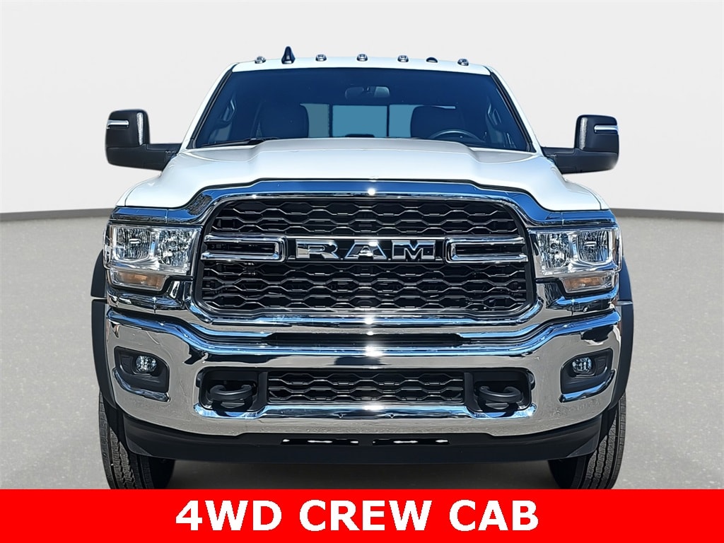 New 2024 Ram 5500 Chassis Cab TRADESMAN CREW 4X4 84' CA Pickup