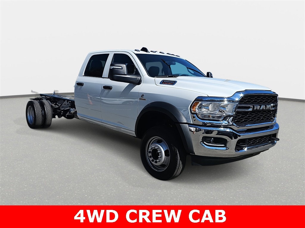 New 2024 Ram 5500 Chassis Cab TRADESMAN CREW 4X4 84' CA Pickup