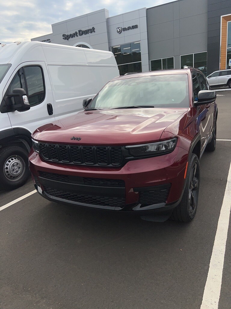 2023 Jeep Grand Cherokee Altitude photo 3