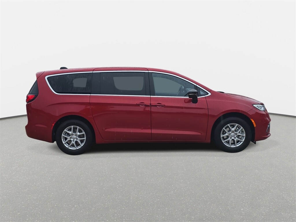 2026 Chrysler Pacifica photo 4