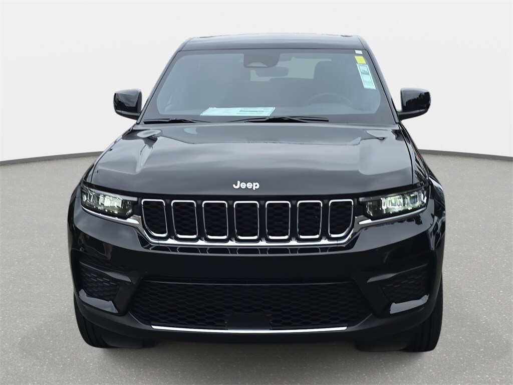 2025 Jeep Grand Cherokee Laredo photo 2