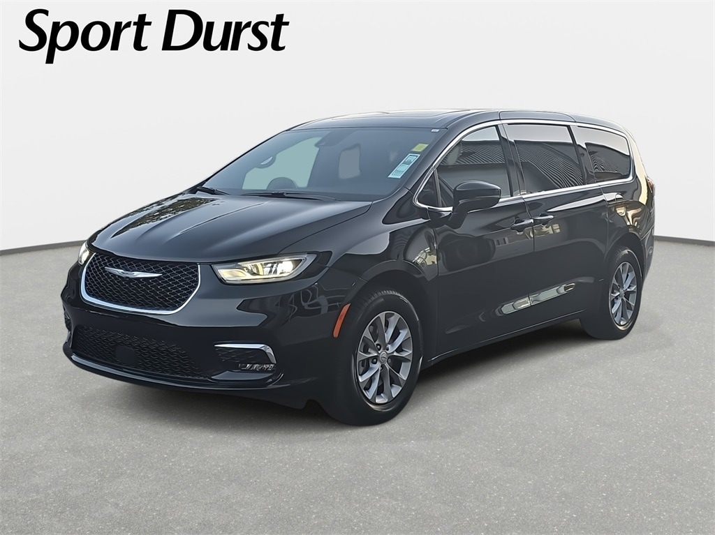 2026 Chrysler Pacifica Select's photo