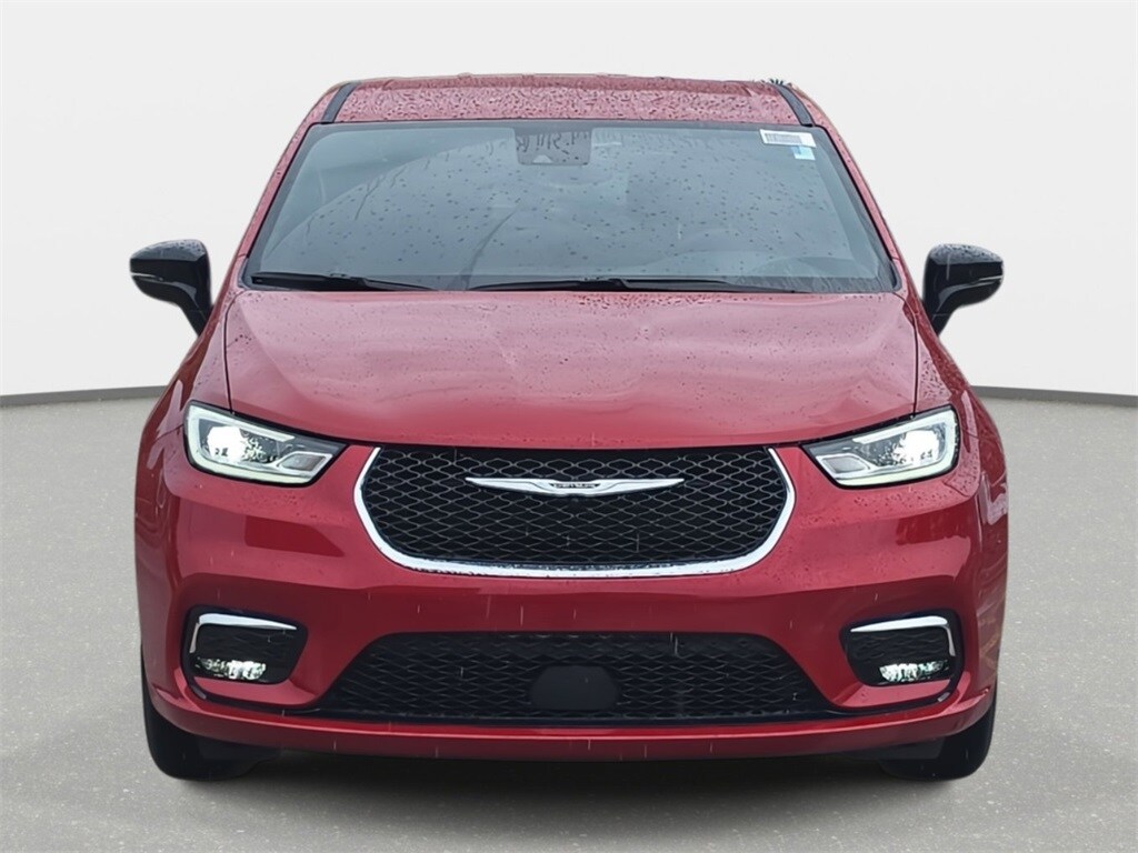 2026 Chrysler Pacifica photo 2