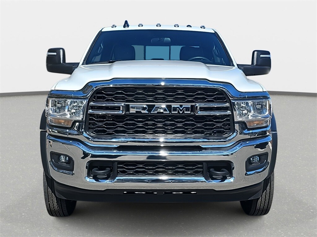 2024 Ram 5500 Tradesman photo 2
