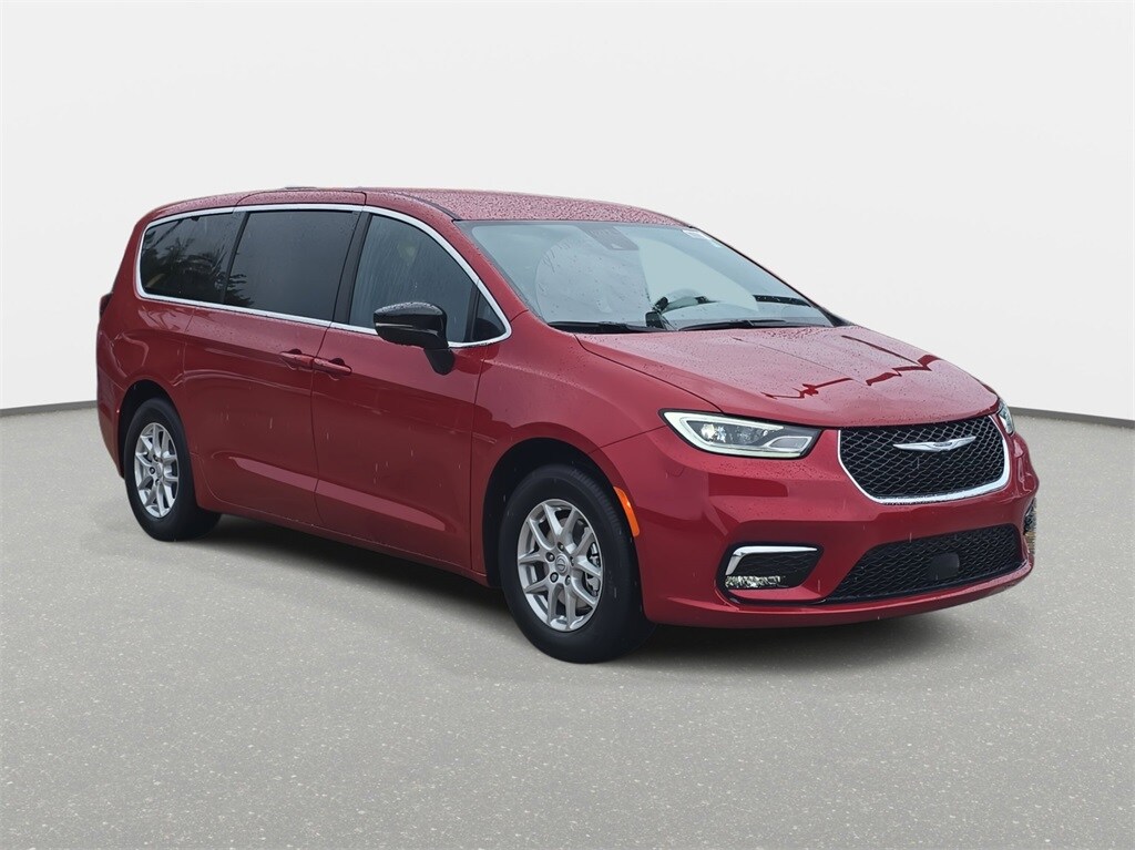 2026 Chrysler Pacifica photo 3