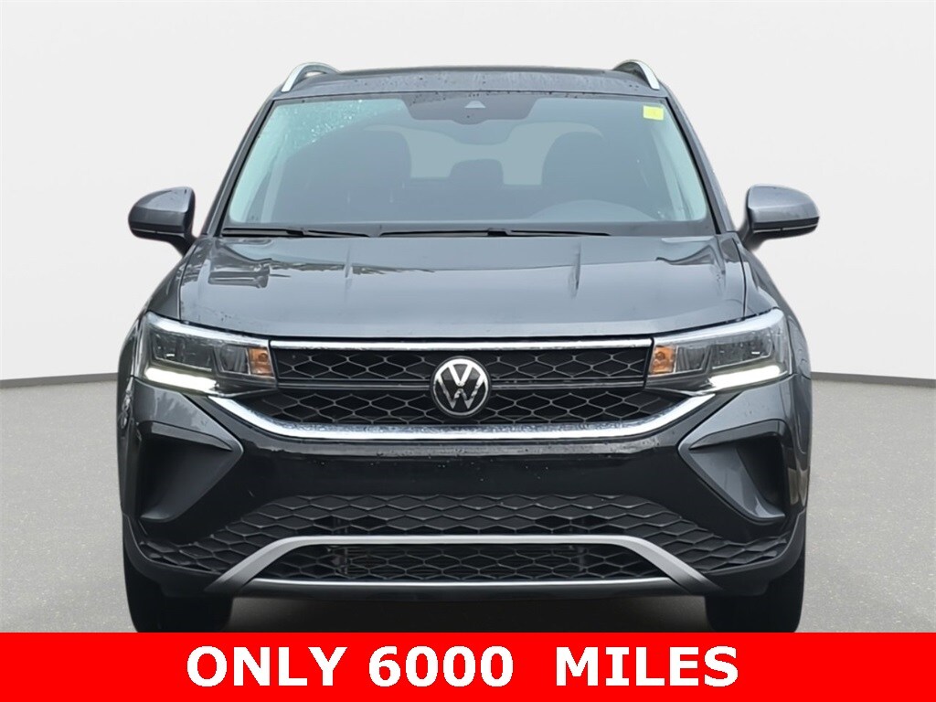 2023 Volkswagen Taos SE photo 2