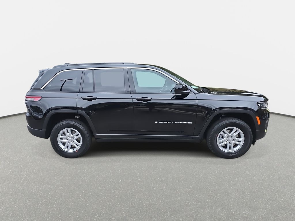 New 2025 Jeep Grand Cherokee LAREDO 4X4 Sport Utility