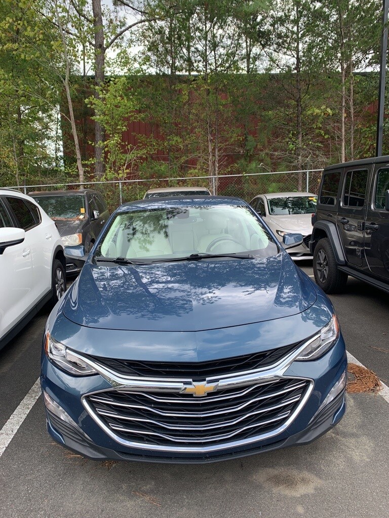 2024 Chevrolet Malibu Premier 2LT photo 2