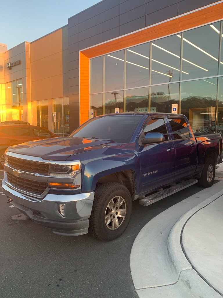 Used 2017 Chevrolet Silverado 1500 LT w/1LT Truck Crew Cab