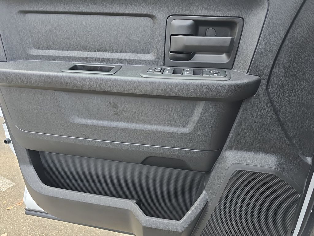 2026 RAM 3500 Chassis Tradesman - Photo 26