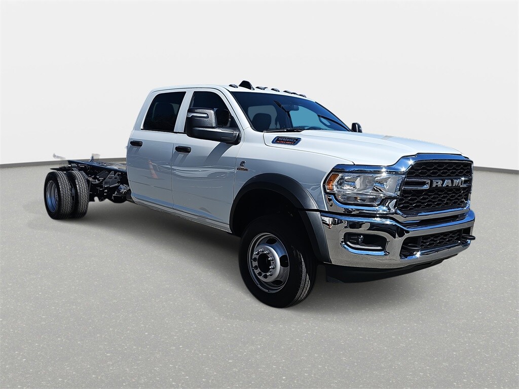 2024 Ram 5500 Tradesman photo 3
