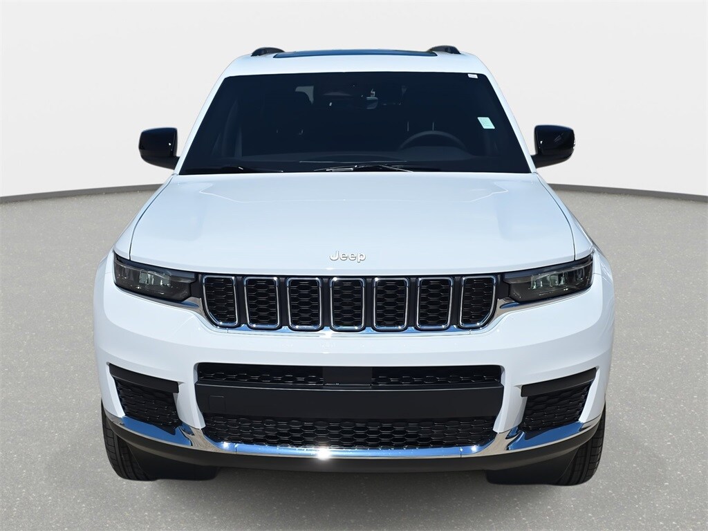 2025 Jeep Grand Cherokee Laredo photo 2
