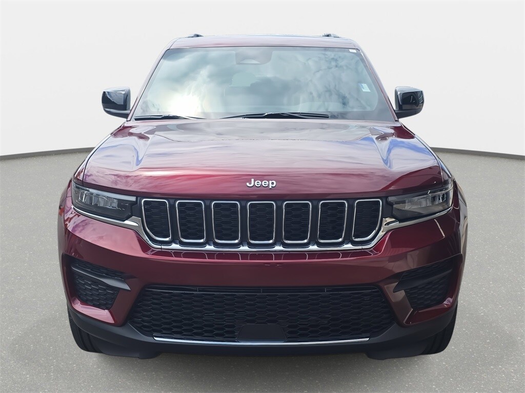 2025 Jeep Grand Cherokee Laredo photo 2