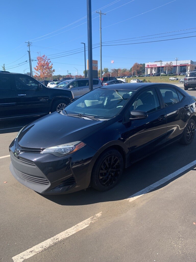 2018 Toyota Corolla LE photo 2