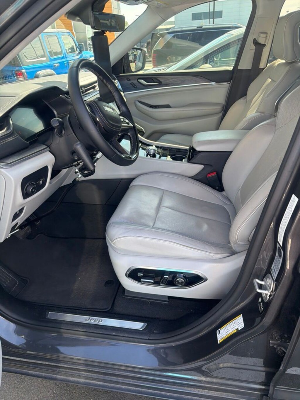 Used 2023 Jeep Grand Cherokee Overland SUV