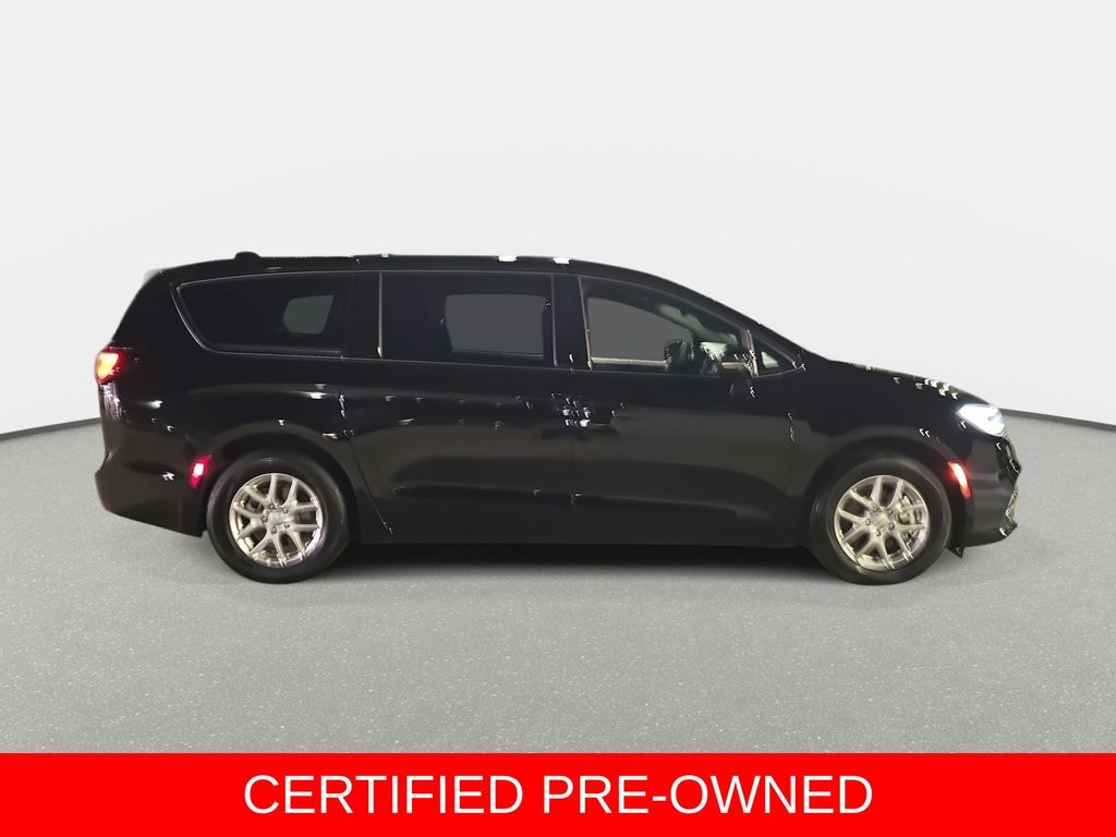 Used 2025 Chrysler Pacifica Select Van Passenger Van
