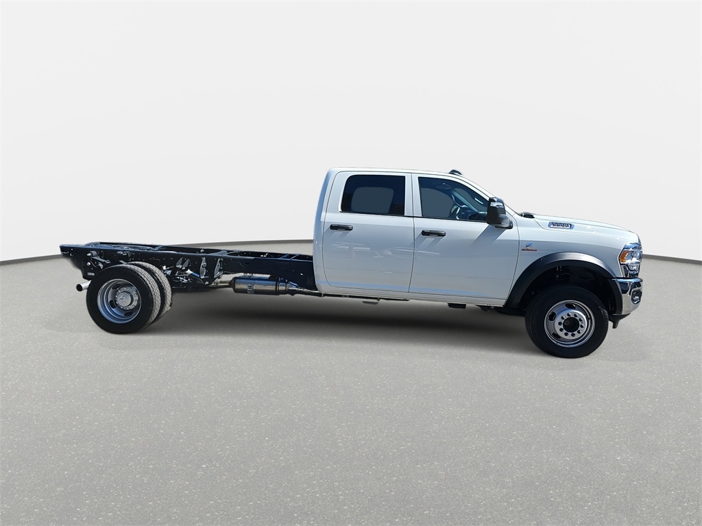 New 2024 Ram 5500 Chassis Cab 5500 TRADESMAN CHASSIS CREW CAB 4X4 84' CA Pickup