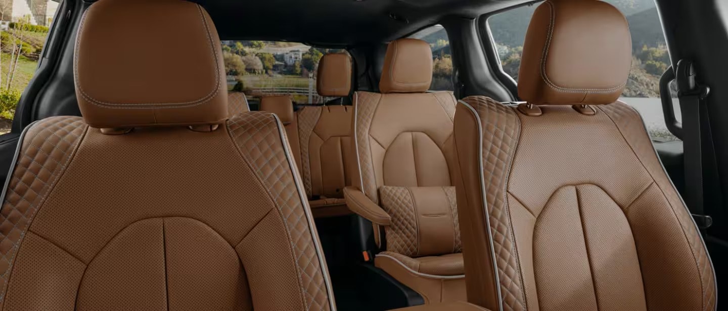 MY25-CH-Pacifica-Gas-gallery-interior-01-v2-desktop.jpg.image.1440.jpeg