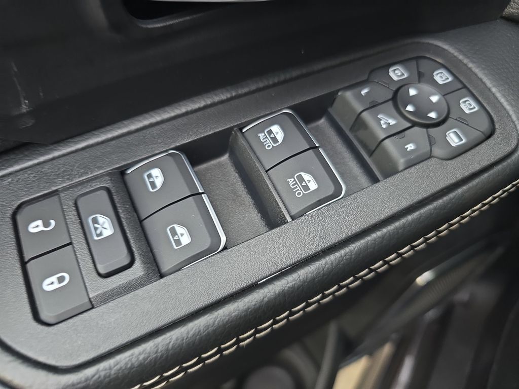 2026 RAM 2500 Laramie - Photo 28