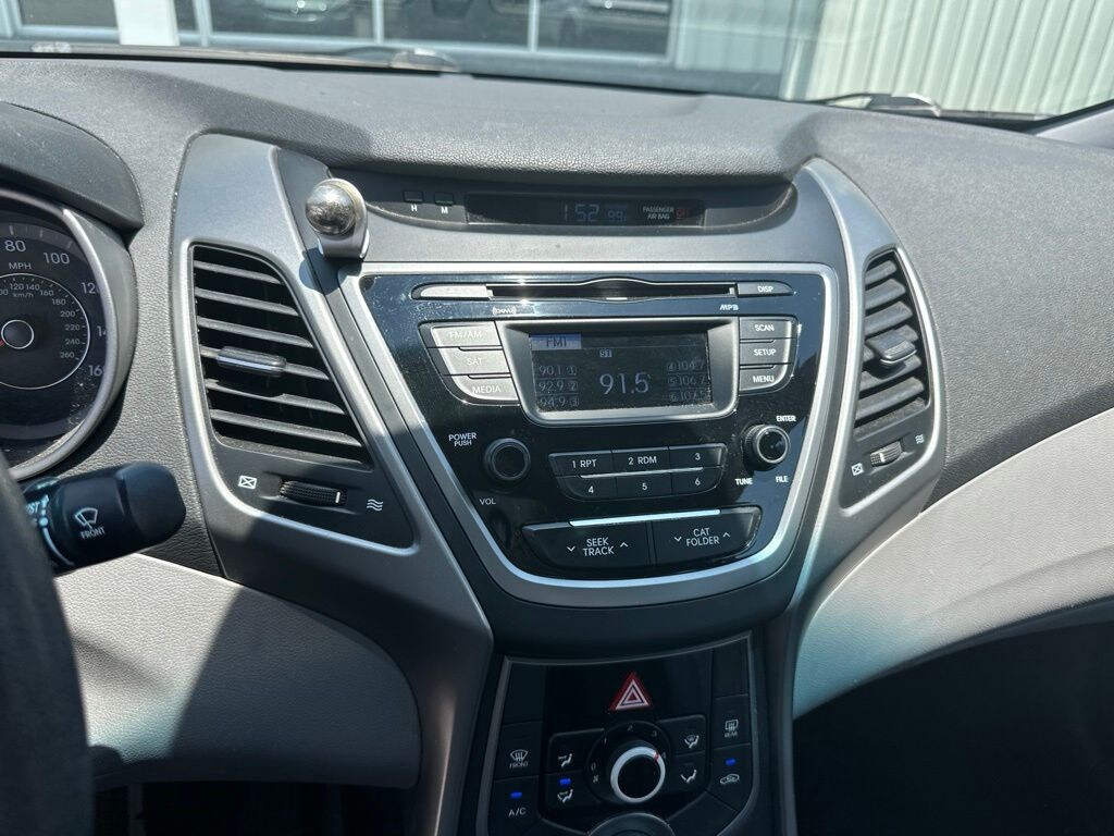 Used 2014 Hyundai Elantra SE Sedan