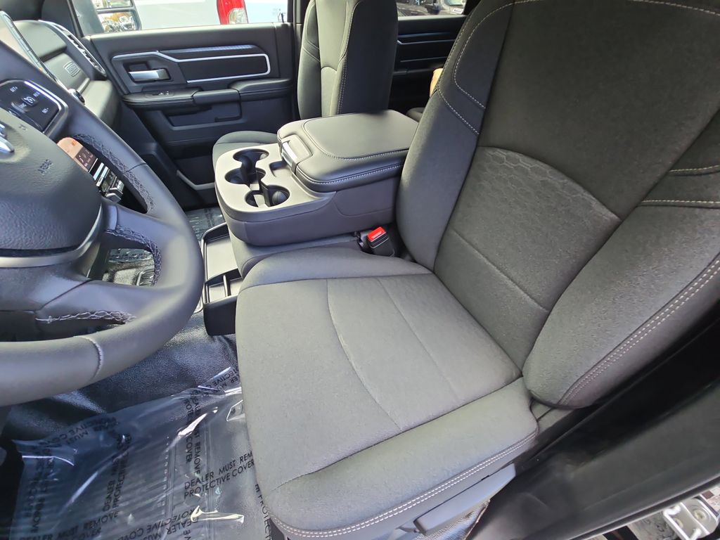 2026 RAM 3500 Chassis Big Horn - Photo 15