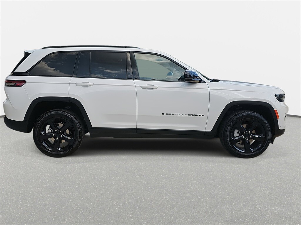 2024 Jeep Grand Cherokee Limited photo 3