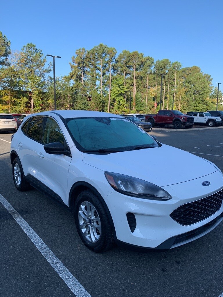 2022 Ford Escape SE Hybrid photo 2