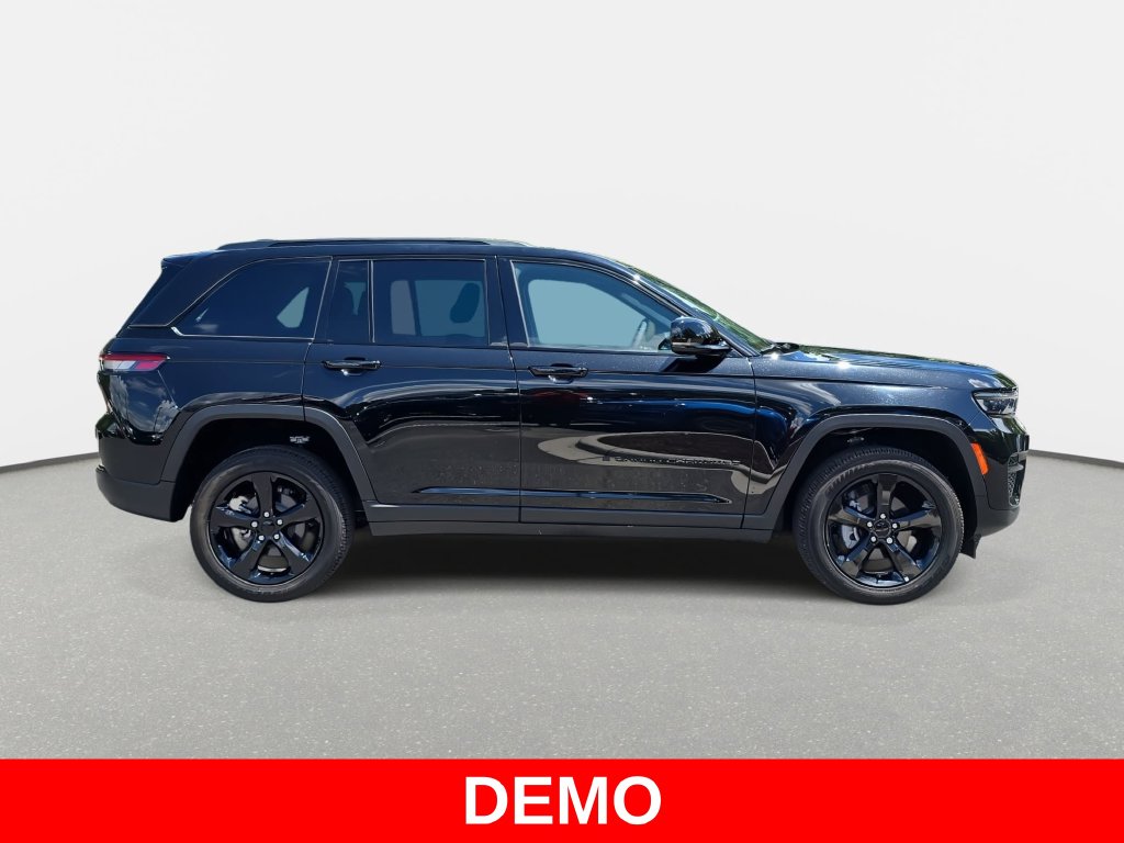 Used 2023 Jeep Grand Cherokee Laredo SUV