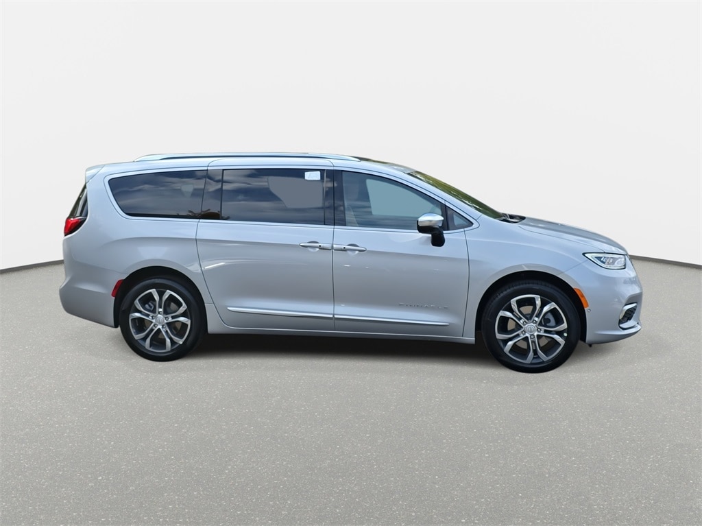 New 2026 Chrysler Pacifica PINNACLE AWD Passenger Van