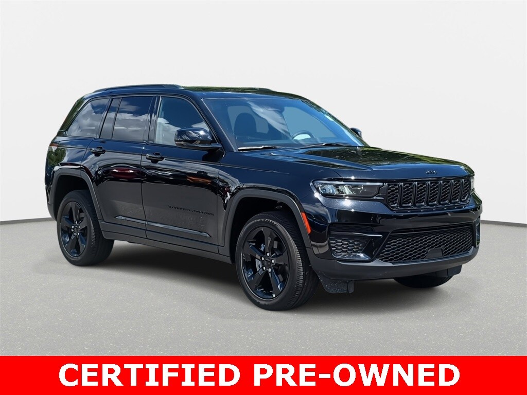 2023 Jeep Grand Cherokee Laredo Altitude photo 3
