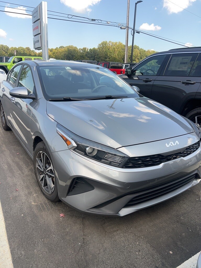 2023 Kia Forte LXS photo 2