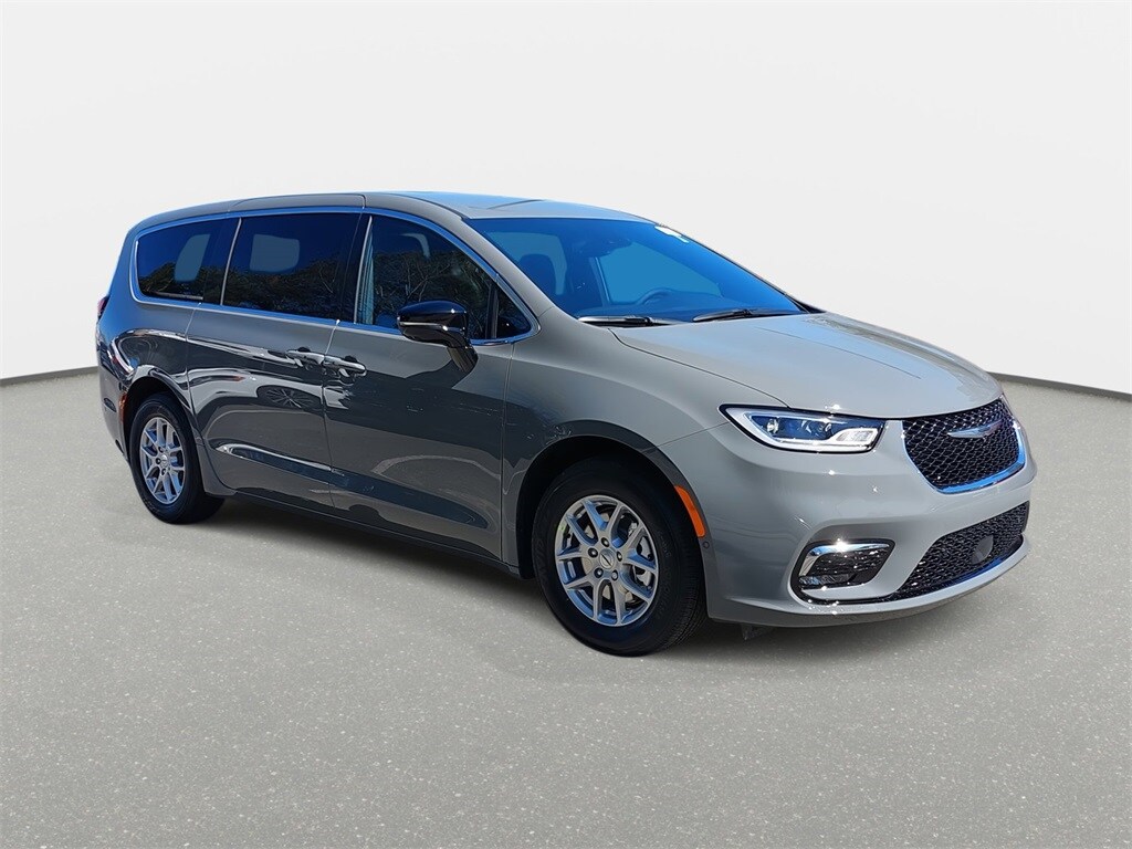 2025 Chrysler Pacifica photo 3