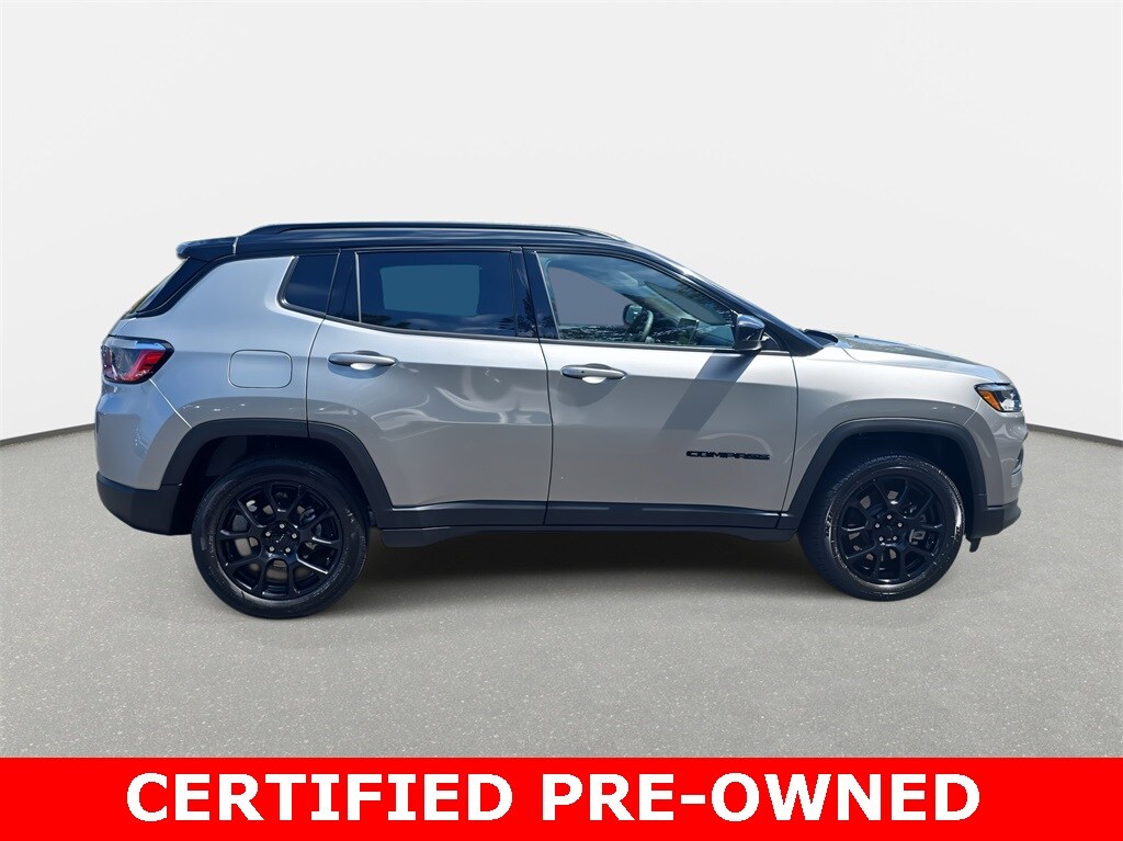 2024 Jeep Compass Latitude photo 4