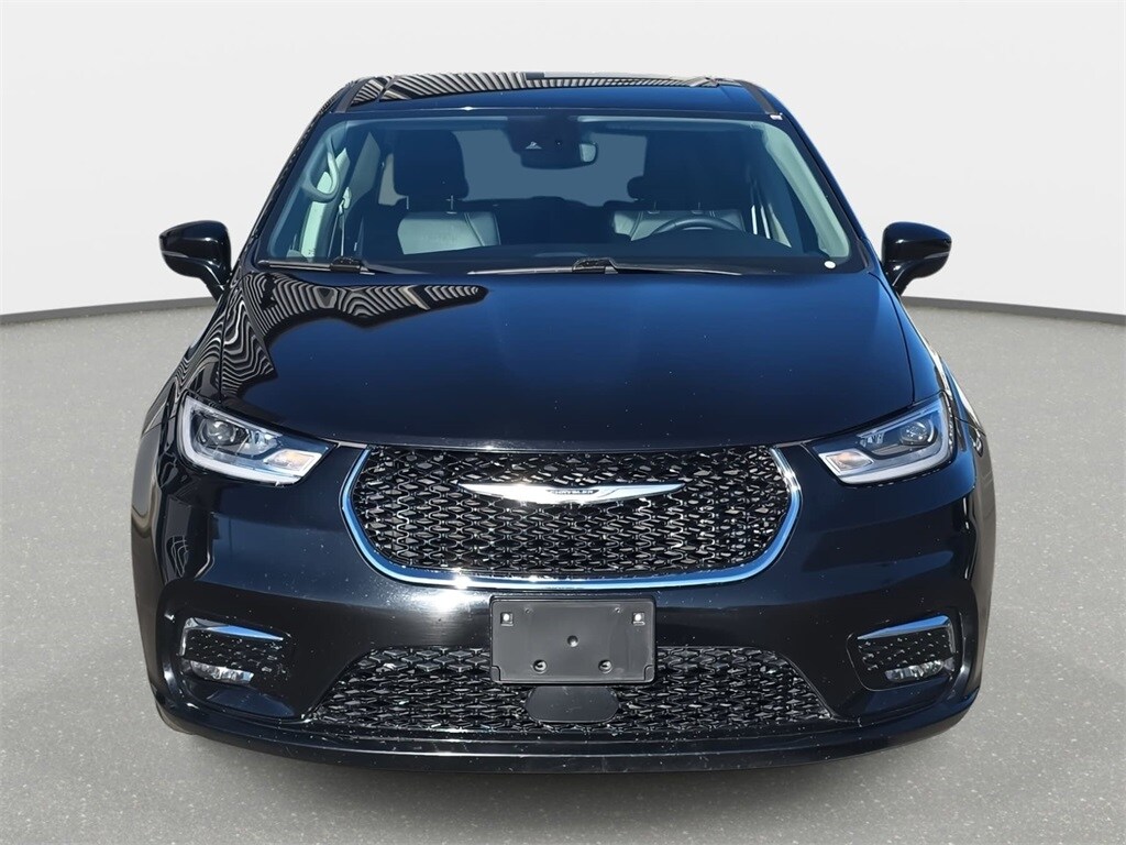 2024 Chrysler Pacifica Touring L photo 2