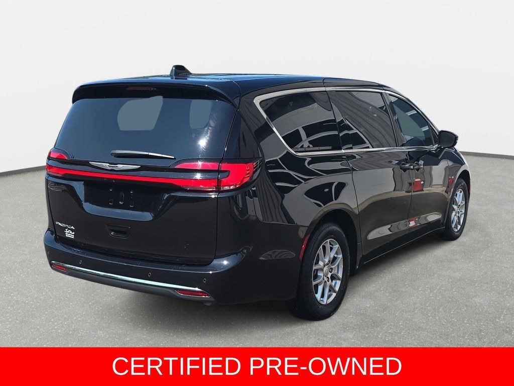 Used 2025 Chrysler Pacifica Select Van Passenger Van