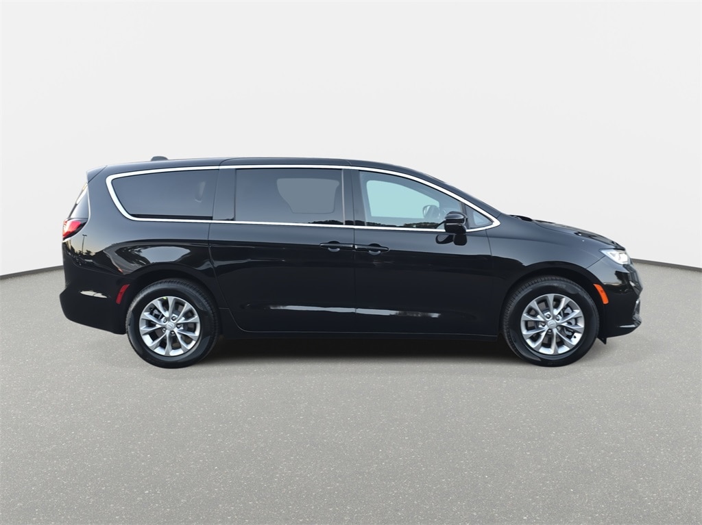 New 2026 Chrysler Pacifica SELECT AWD Passenger Van