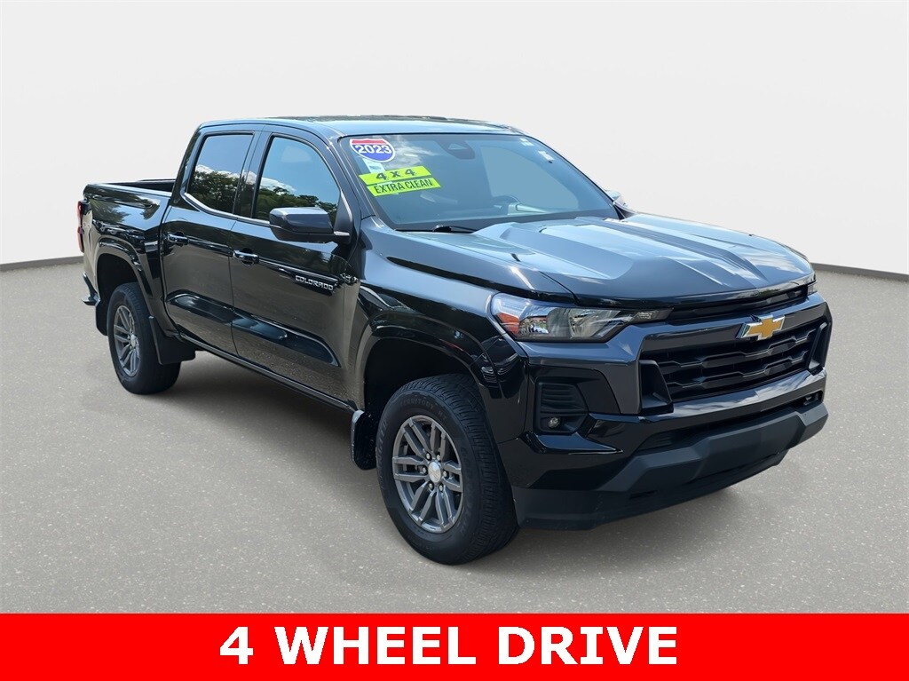 2023 Chevrolet Colorado LT photo 3