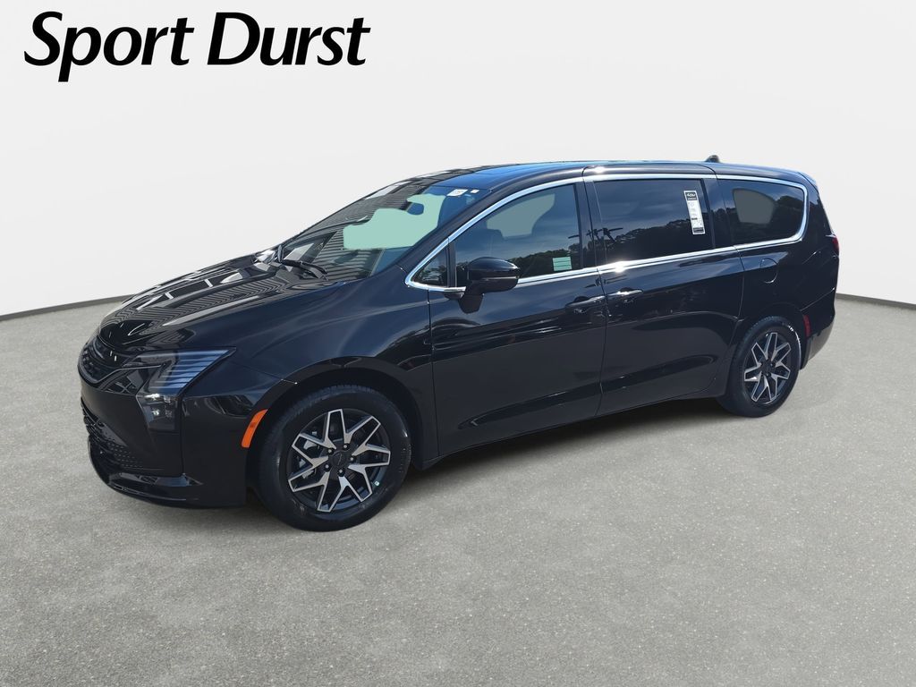 2027 Chrysler Pacifica Limited's photo