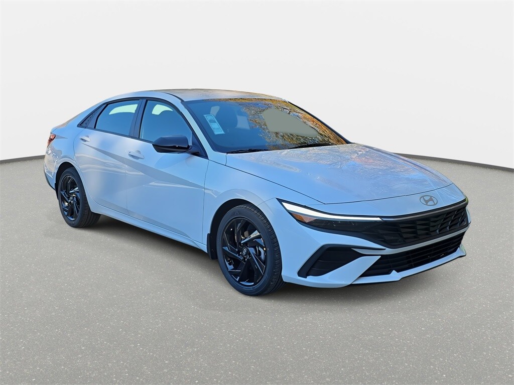 2026 Hyundai Elantra SEL Sport photo 3