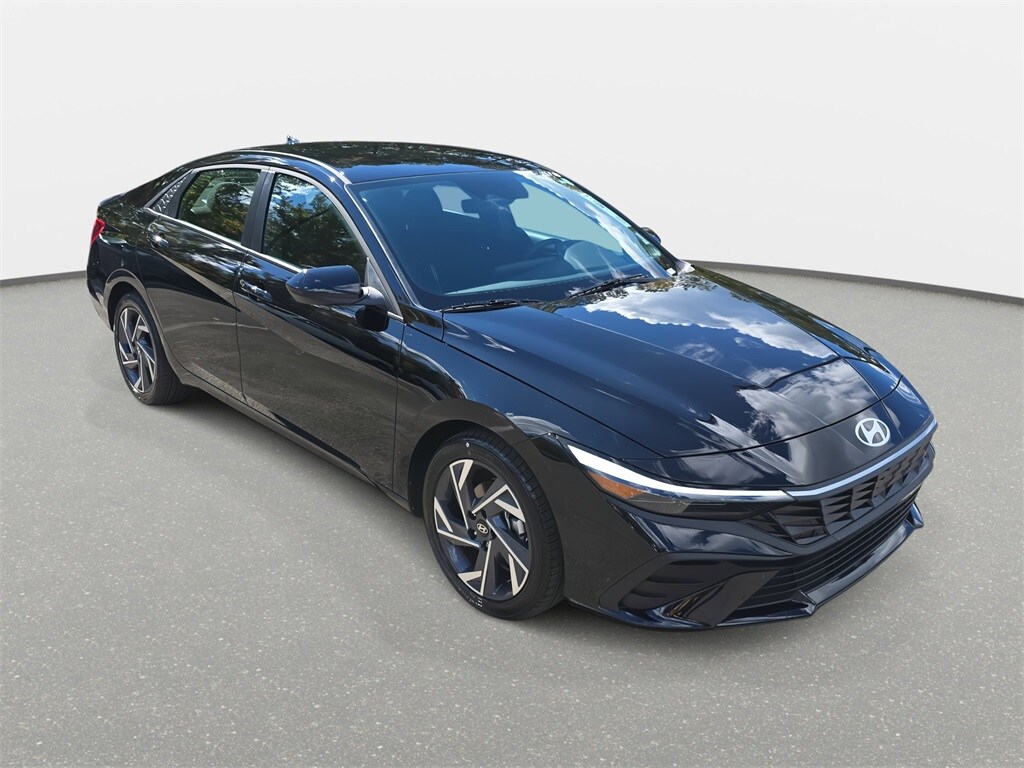 2025 Hyundai Elantra SEL Sport photo 3