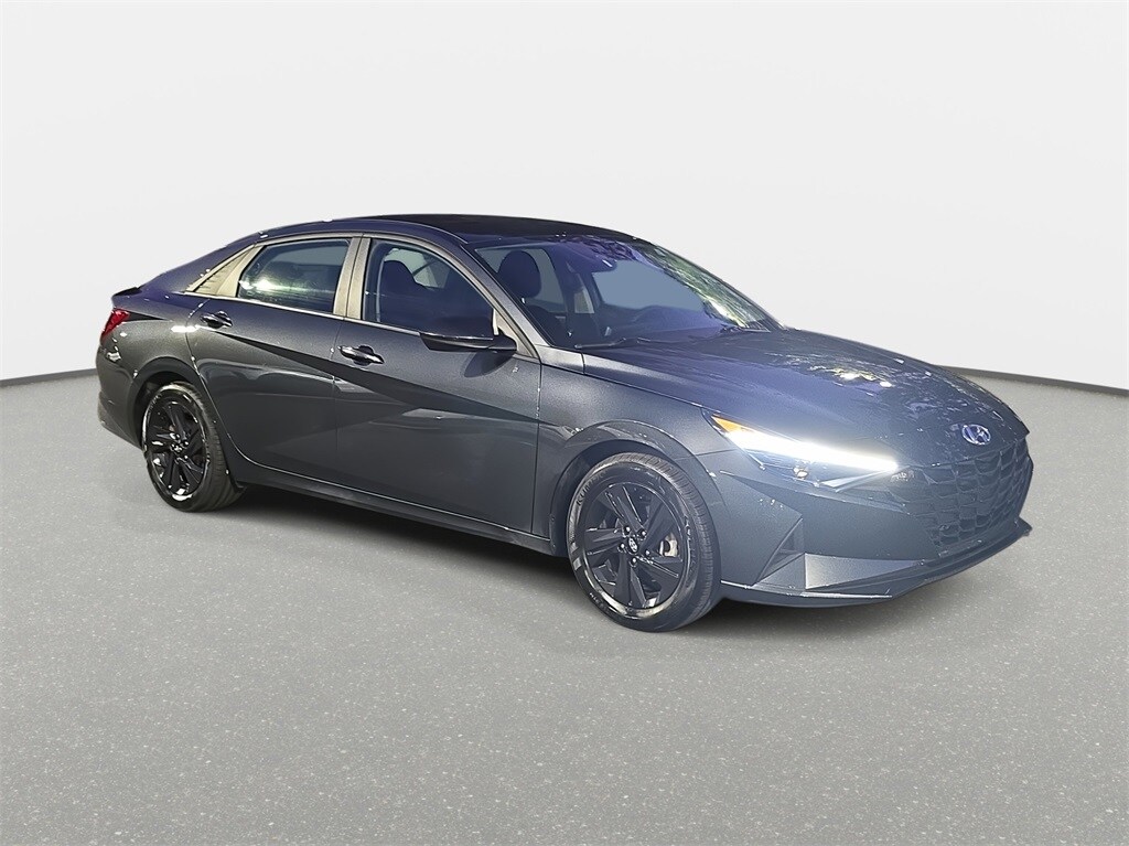 2021 Hyundai Elantra SEL photo 3