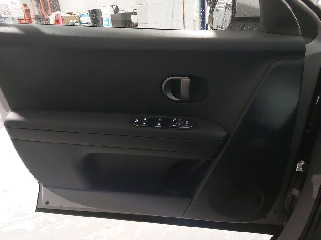 2025 Hyundai IONIQ 5 SE - Photo 27