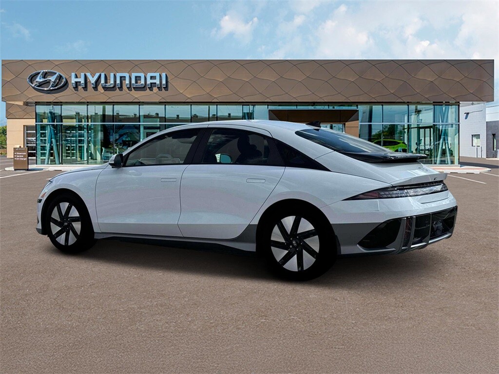 2025 Hyundai Ioniq 6 SE Standard Range photo 2