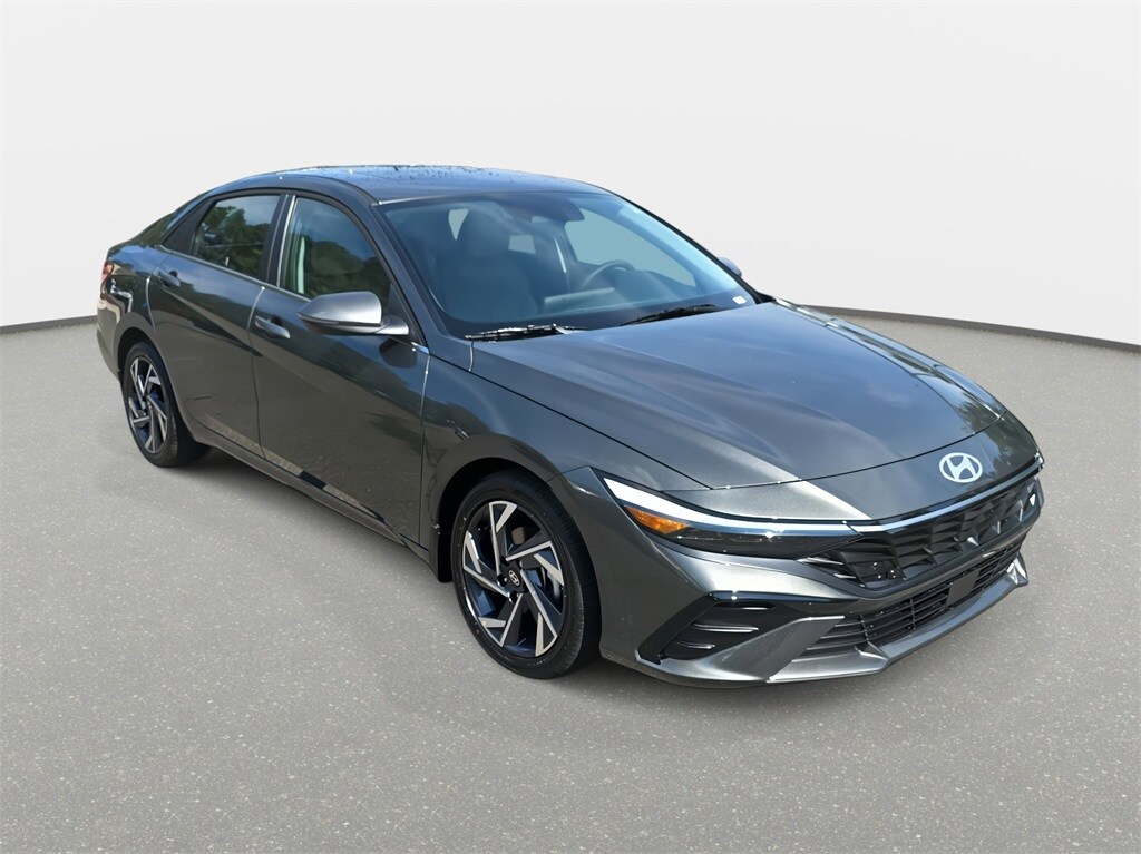2025 Hyundai Elantra Limited photo 3