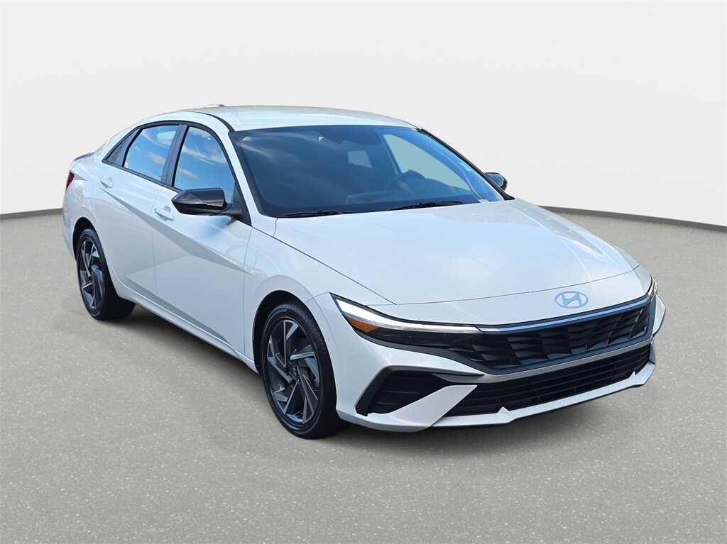 2025 Hyundai Elantra SEL Sport photo 3